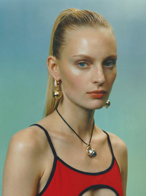 Model wearing MOUNSER Seaside Souvenir Necklace in Hydra baroque pearl pendant necklace