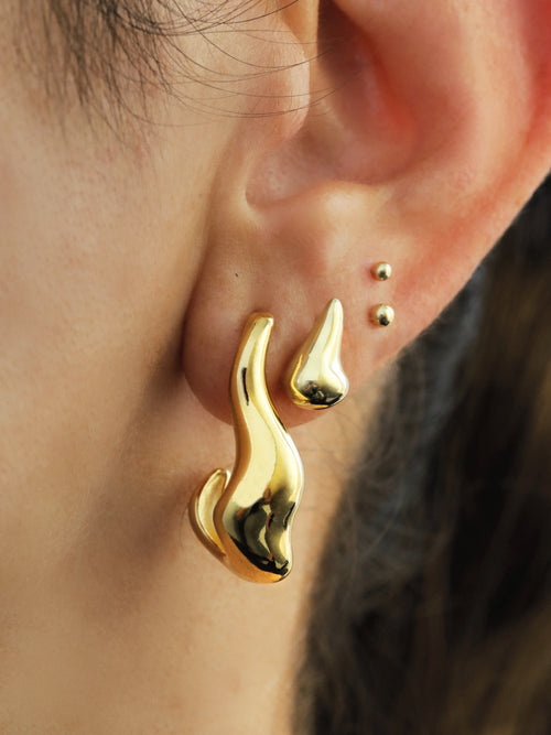 gold sculptural stud earring