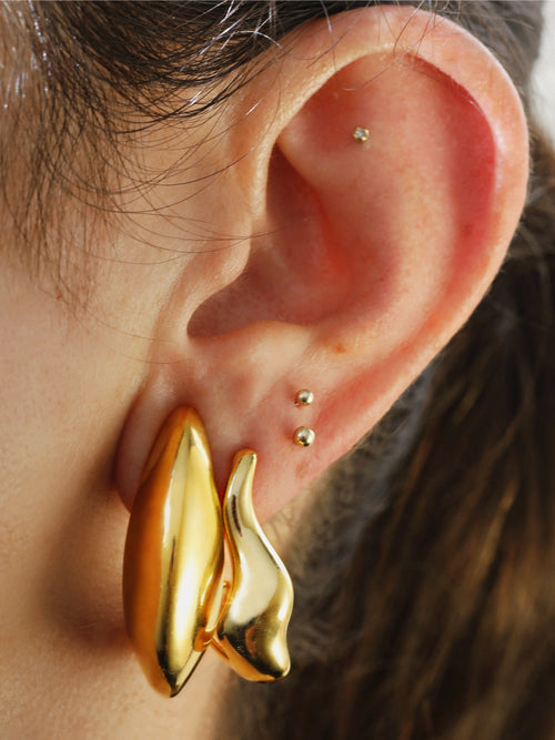 Trendy NYC Jewelry Ideas: Street-Style Jewelry Trends from New York 8 Bold statement earrings worn in NYC street style.