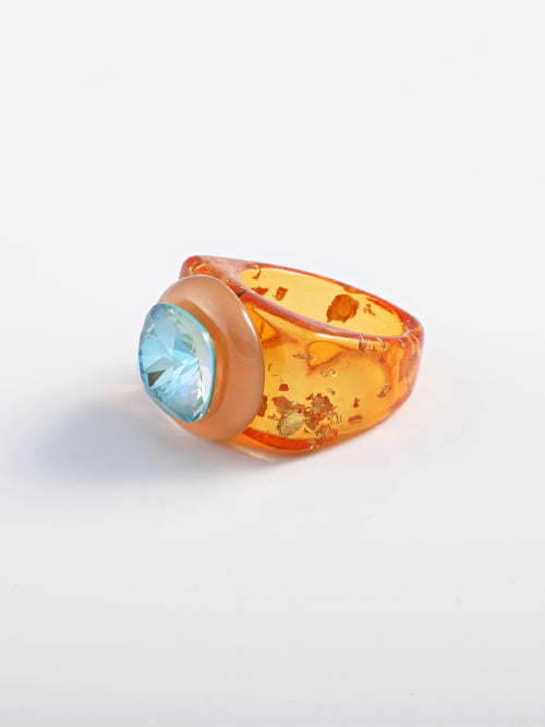 Angled view of MOUNSER Raw Gradient Ring Pop in Gilded Energy with iridescent crystal and resin band