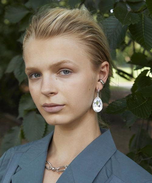 Outdoor shot of MOUNSER Hops Necklace in Silver a luminous rhodium-plated brass chunky chain with sculptural disc pendant
